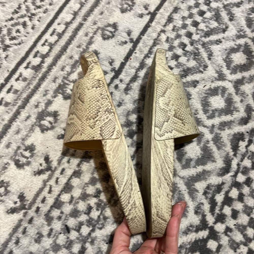 Steve Madden Snake Print Pool Slides - 9 - Tan - image 4